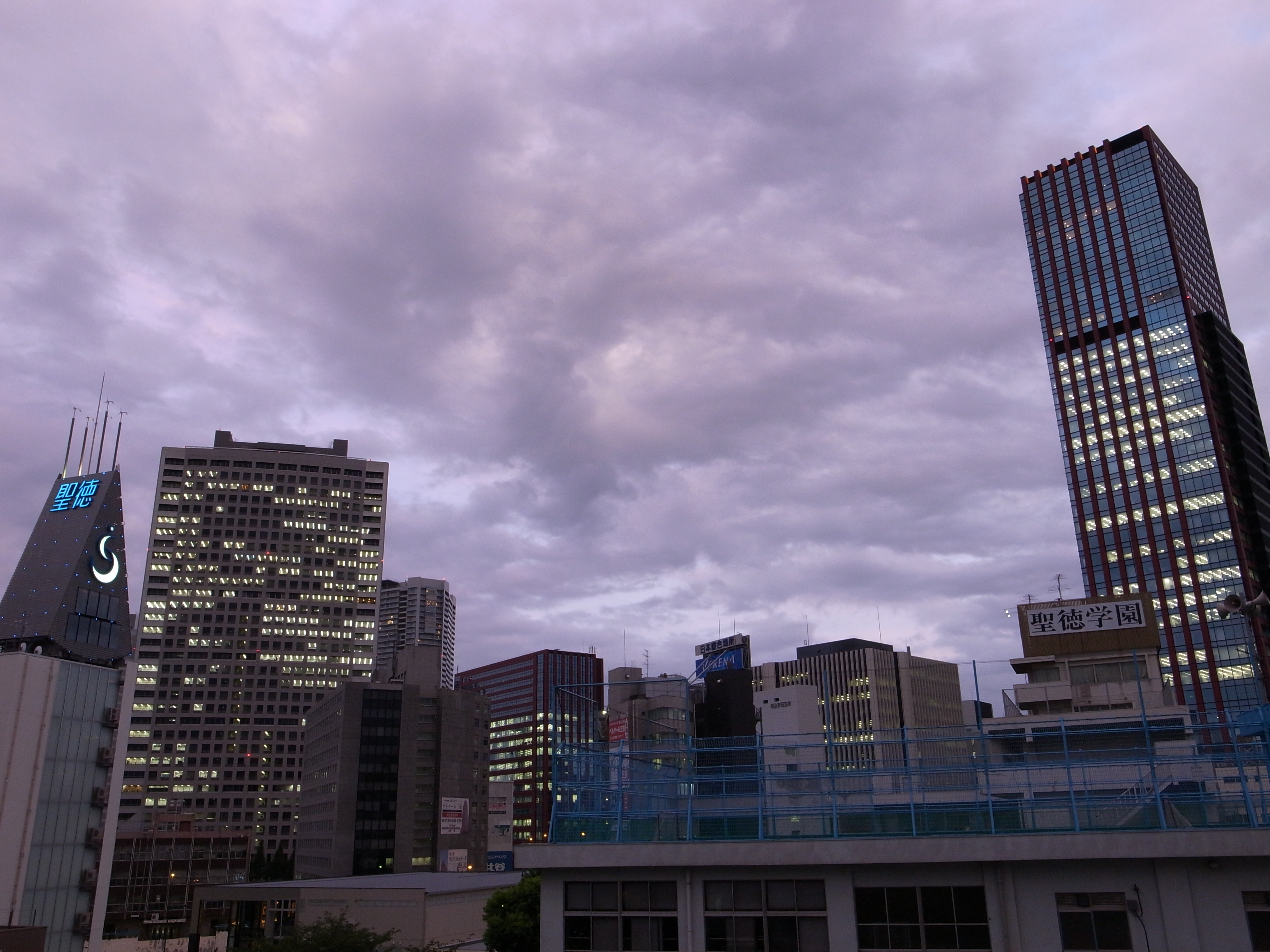 <b>ISO200<br>GR DIGITAL III / 約3.4MB / 3,648×2,736 / 1/12秒 / F5.6 / +0.3EV / WB:オート / 6mm</b>