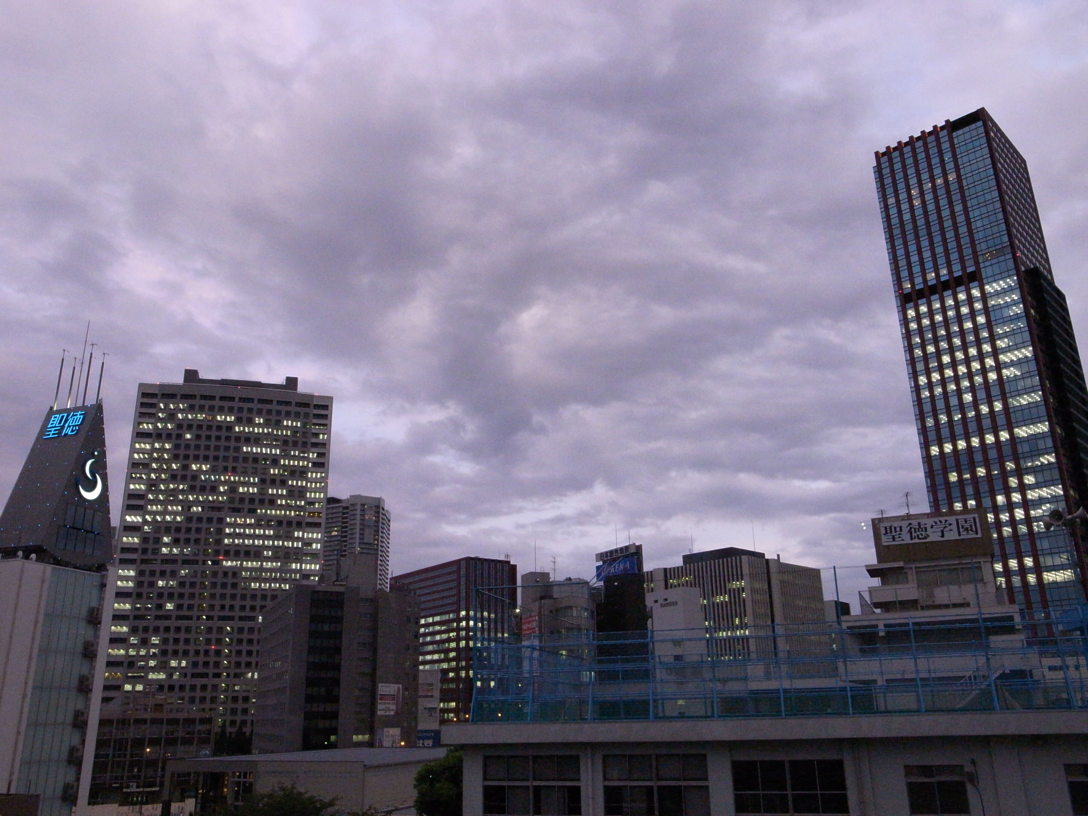 <b>ISO800<br>GR DIGITAL III / 約3.5MB / 3,648×2,736 / 1/42秒 / F5.6 / +0.3EV / WB:オート / 6mm</b>