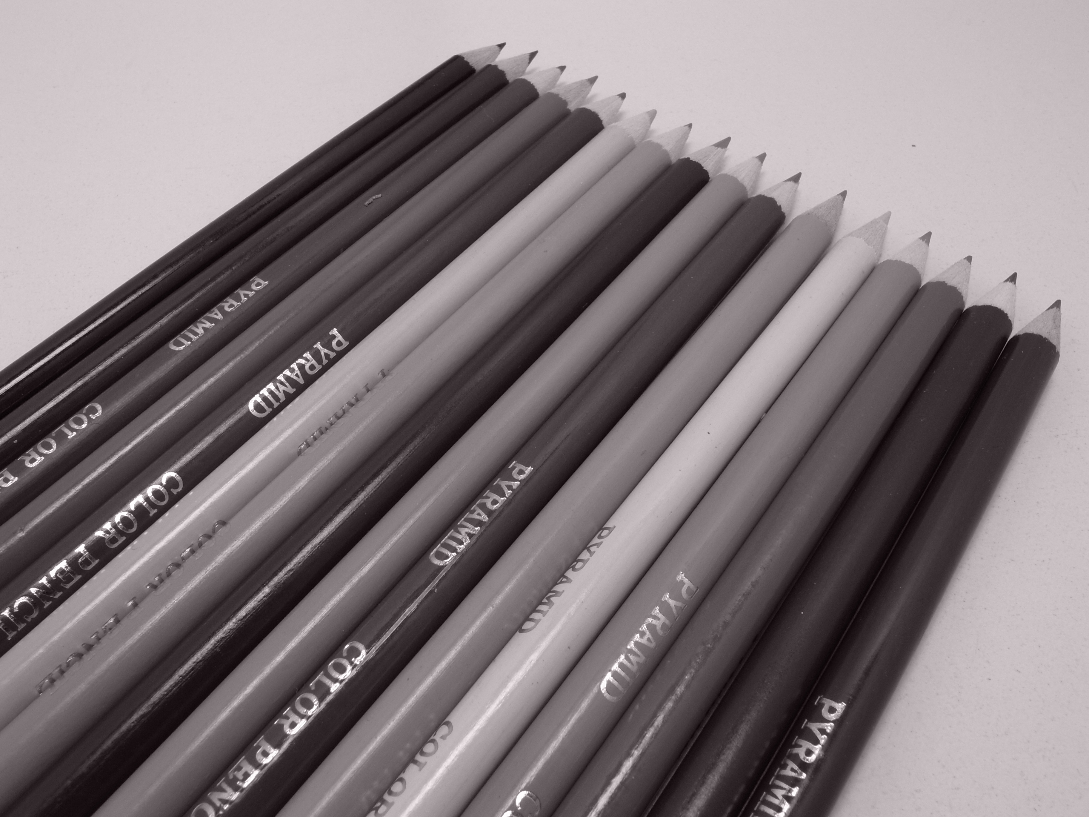 <b>白黒（調色：レッド）</b>