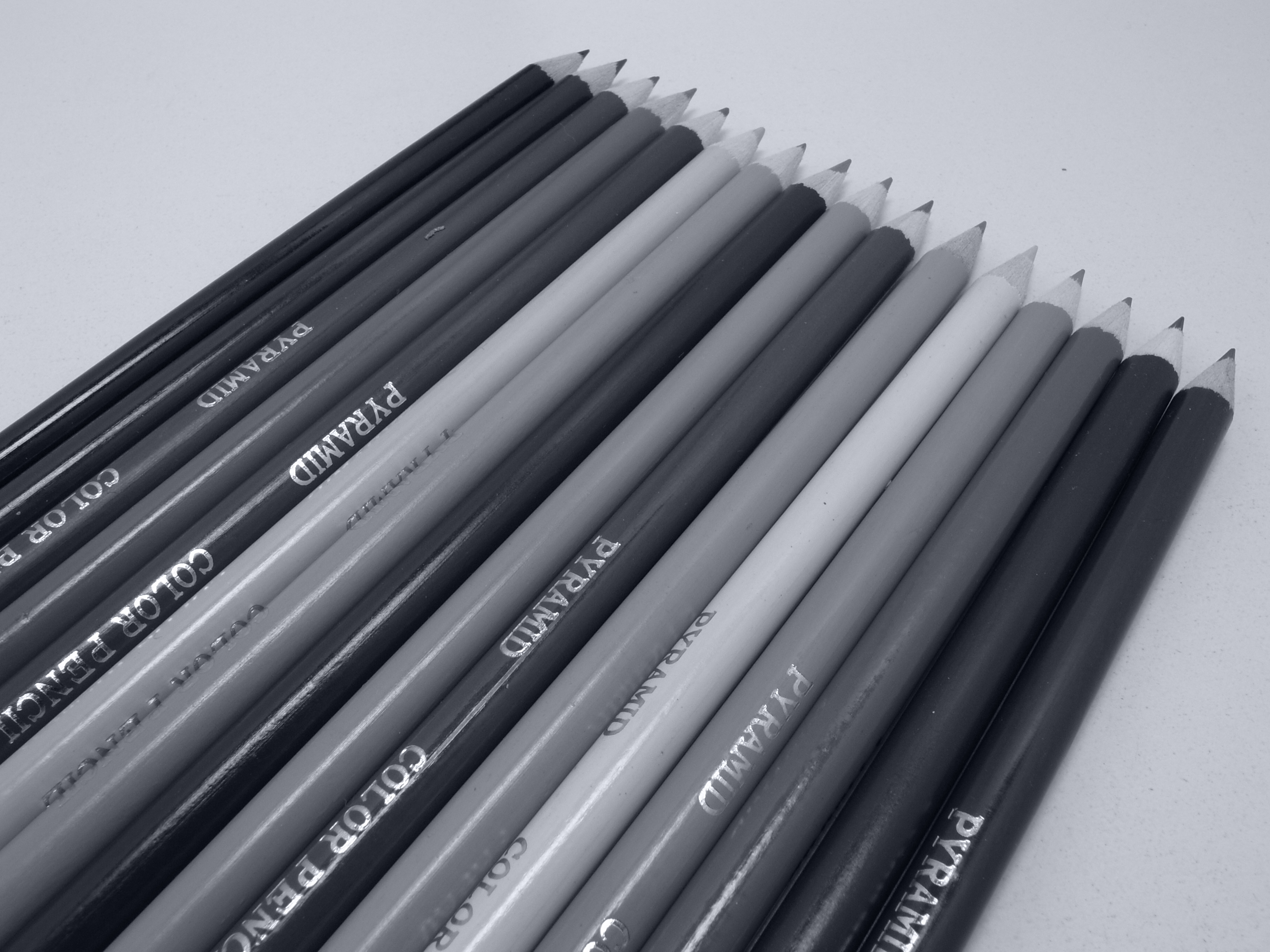 <b>白黒（調色：ブルー）</b>