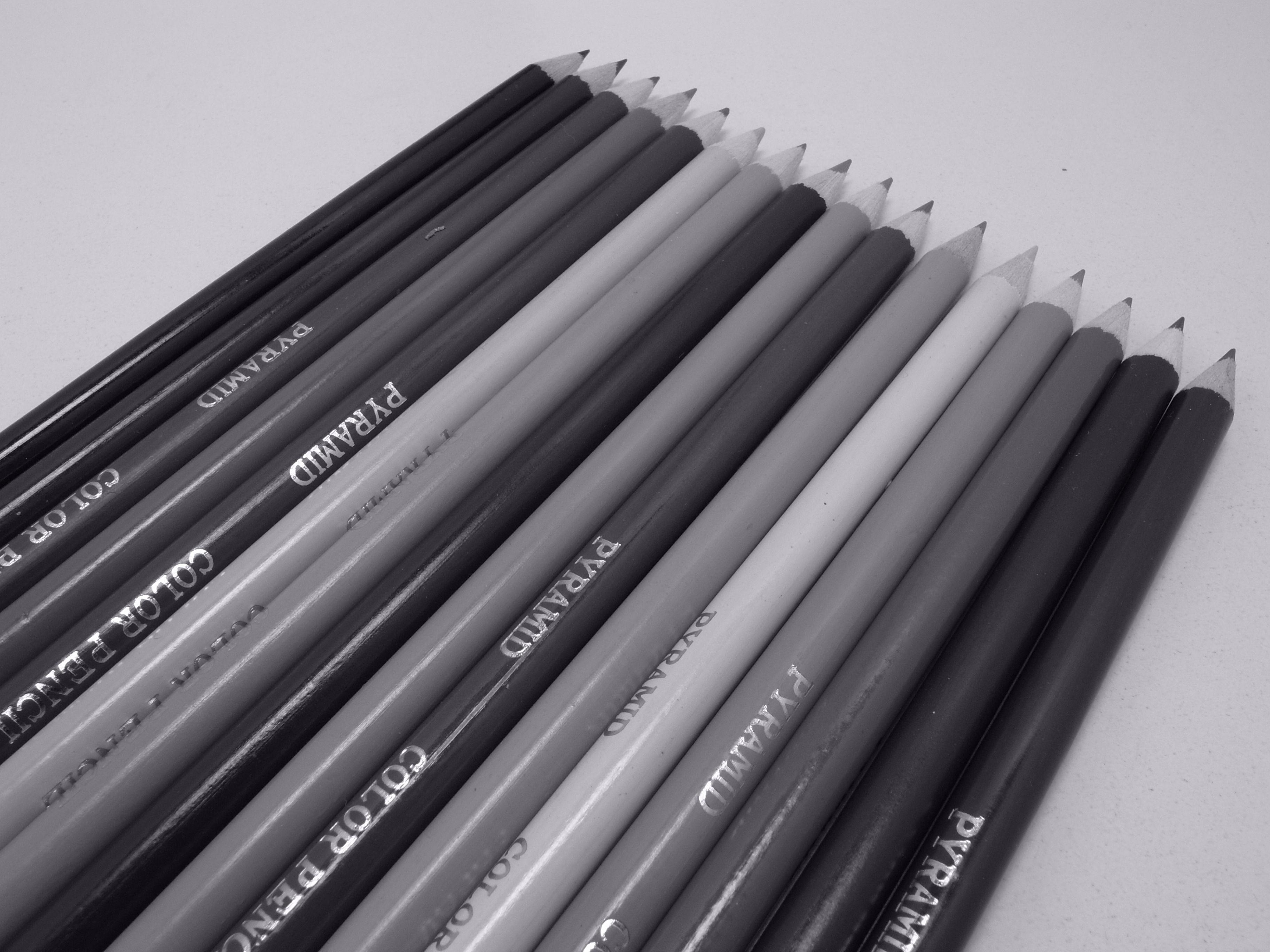 <b>白黒（調色：パープル）</b>