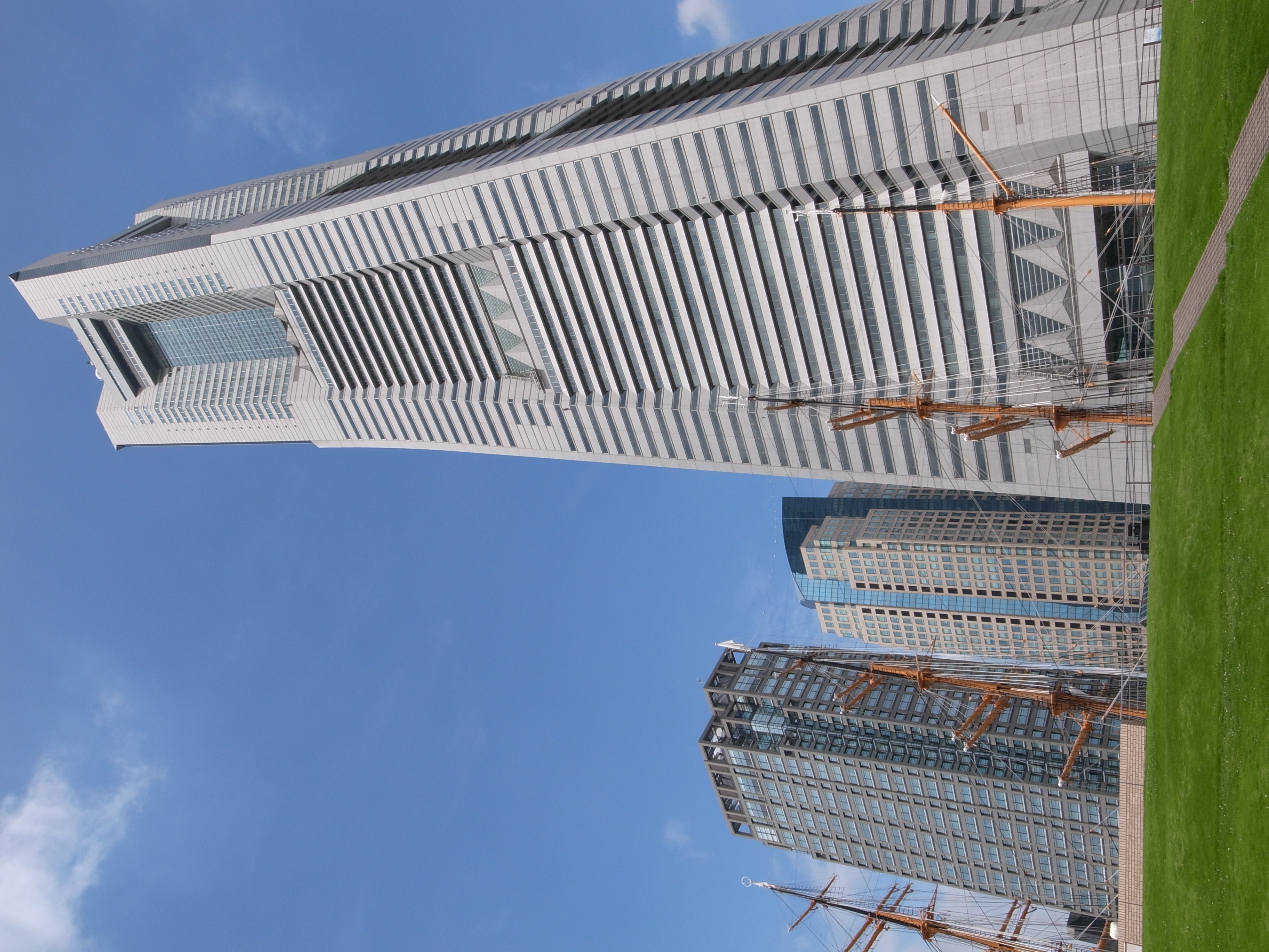 <b>GR DIGITAL III / 約3.8MB / 2,736×3,648 / 1/800秒 / F6.3 / 0EV / ISO100 / WB:オート / 6mm</b>