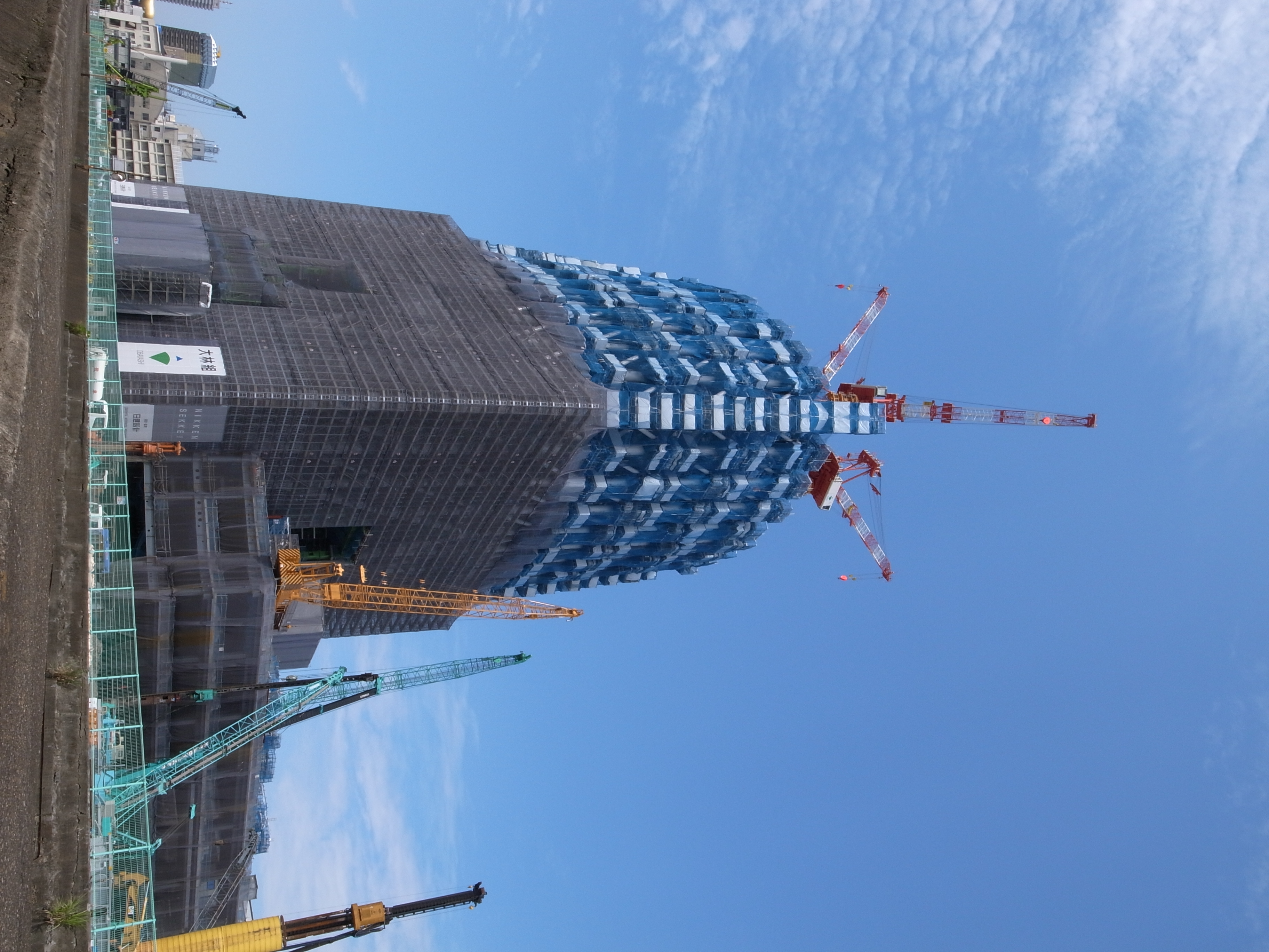 <b>GR DIGITAL III / 約3.4MB / 2,736×3,648 / 1/380秒 / F8 / 0EV / ISO100 / WB:オート / 6mm</b>