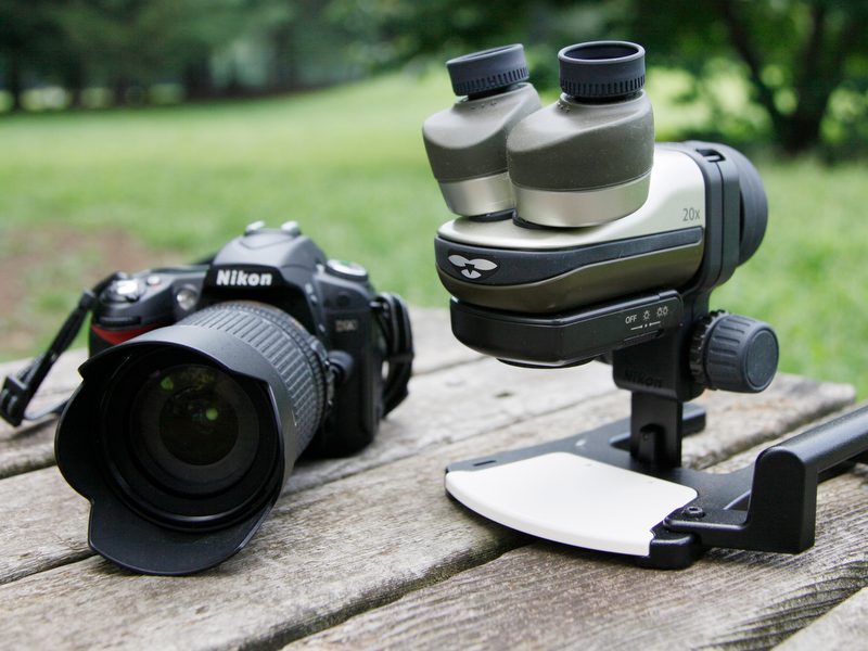 <b>右が今回の主役「ファーブルフォトEX」。左はD90</b>