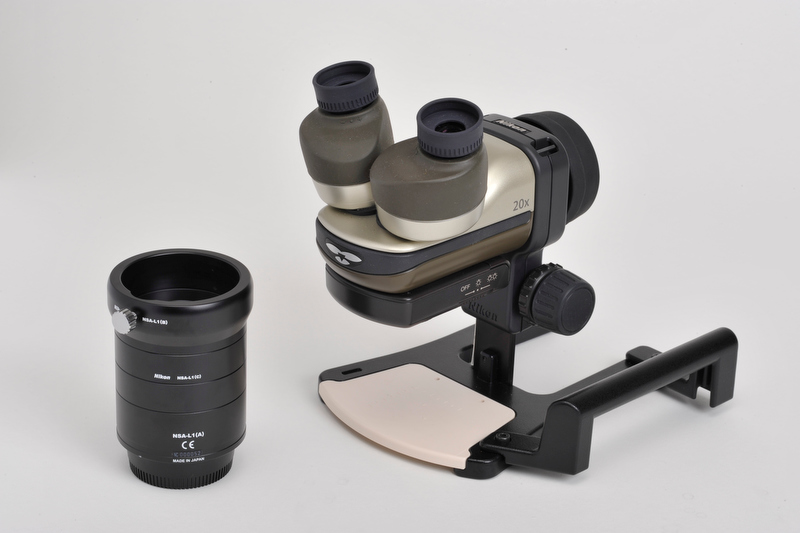 <b>デジタル一眼レフカメラ用アタッチメント「NSA-L1」（左）とファーブルフォトEX（右）</b>