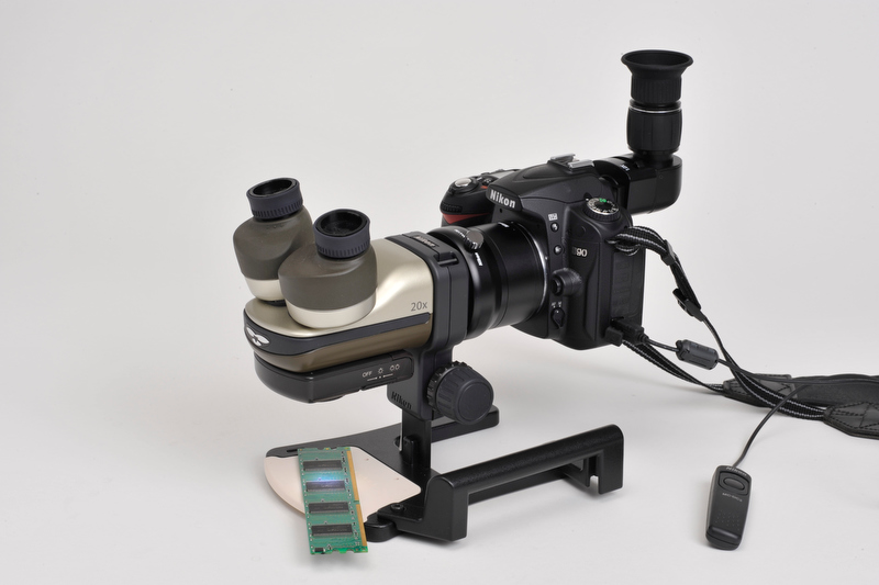 <b>D90、リモートコードMC-DC1、アングルファインダーDR-6を装着</b>