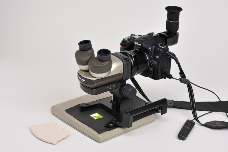 <b>ライトボックスは撮影範囲外の光を黒紙などで遮光した方がシャープな画像が得られる</b>