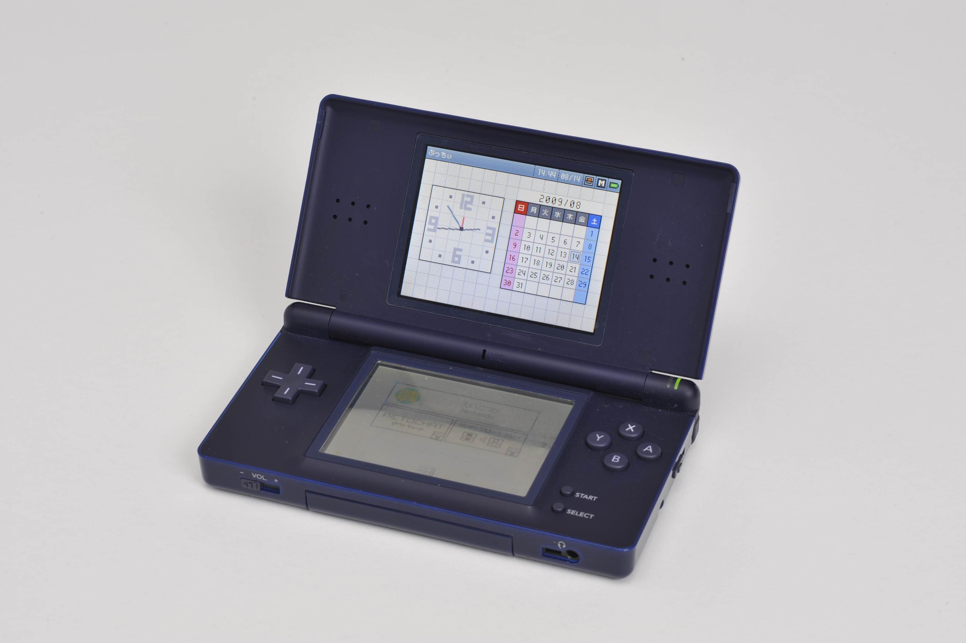 <b>ニンテンドーDS Lite（左）の液晶画面を中間リング2つで撮影（右）</b>