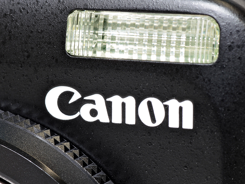 <b>メーカーロゴも引き続き彫込み</b>