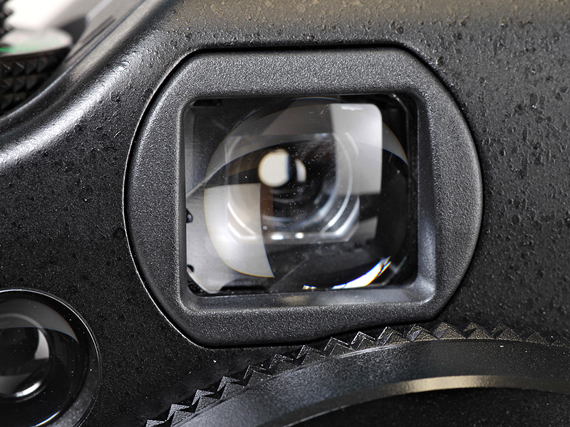 <b>光学ファインダーも引き継いだ</b>