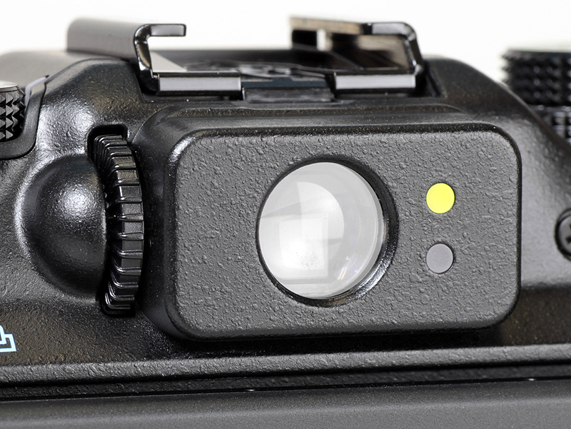 <b>光学ファインダーの接眼部。視度補正も可能</b>