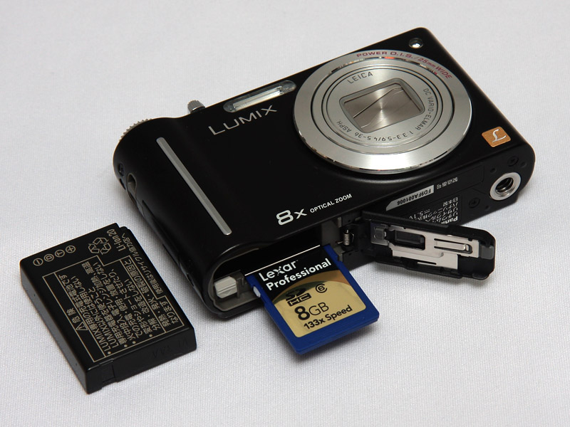 <b>記録メディアはSDHCメモリーカードを採用</b>