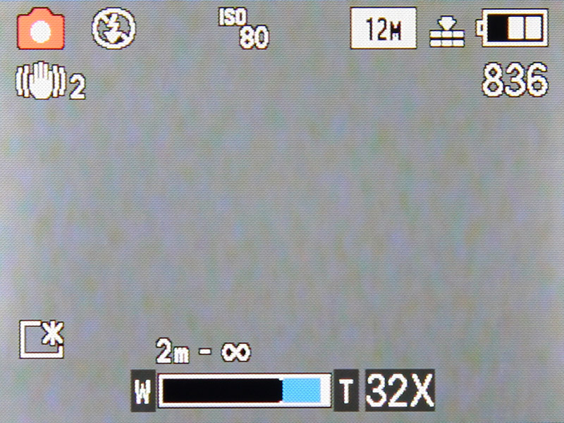 <b>光学ズームの望遠端（8倍）でズームレバーを操作するとEX光学ズームに入らず、12Mのままデジタルズームに移行する</b>