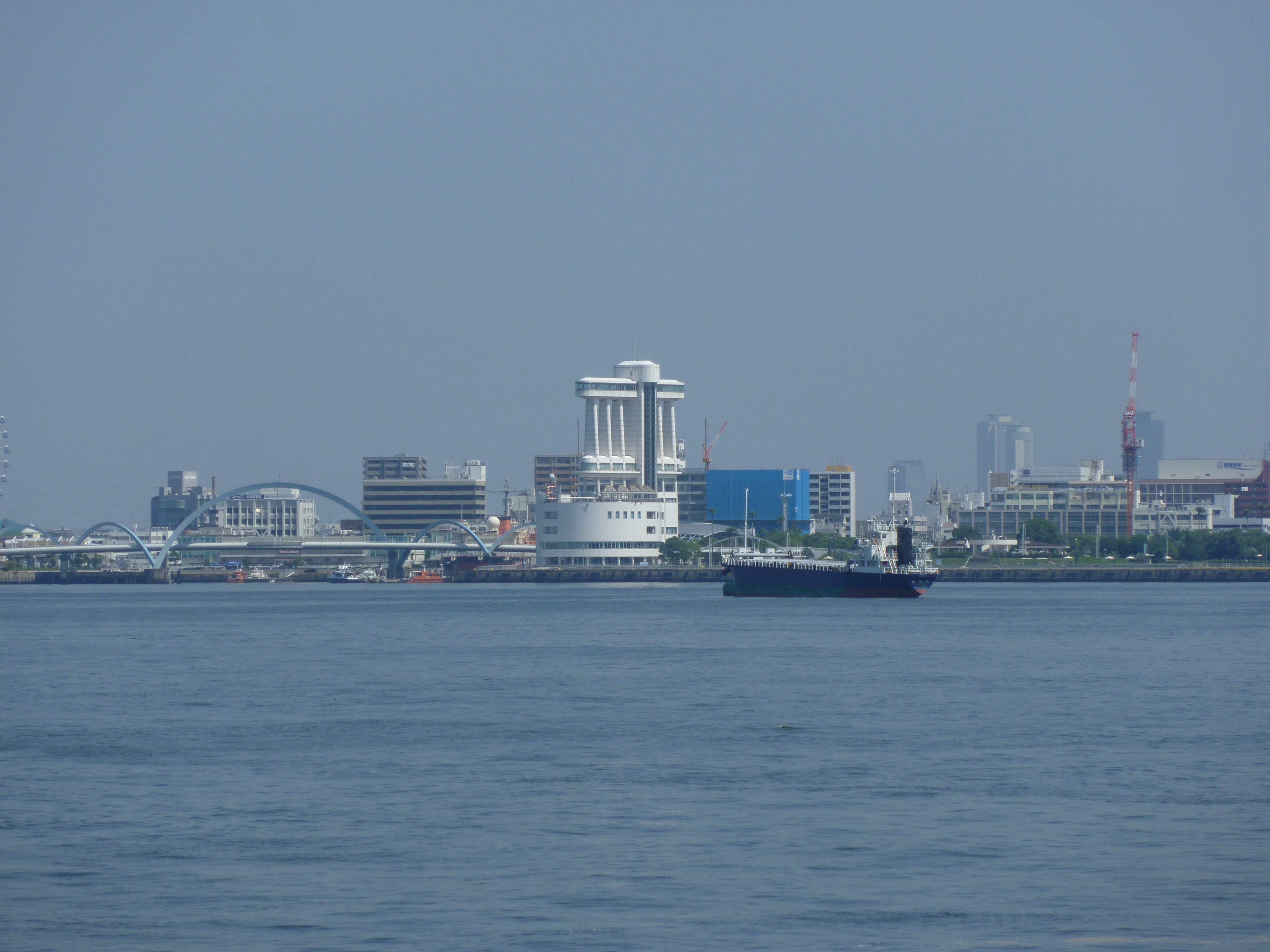 <b>望遠端<br>DMC-ZX1 / 約5.2MB / 4,000×3,000 / 1/500秒 / F5.9 / 0EV / ISO100 / WB:オート / 36mm</b>