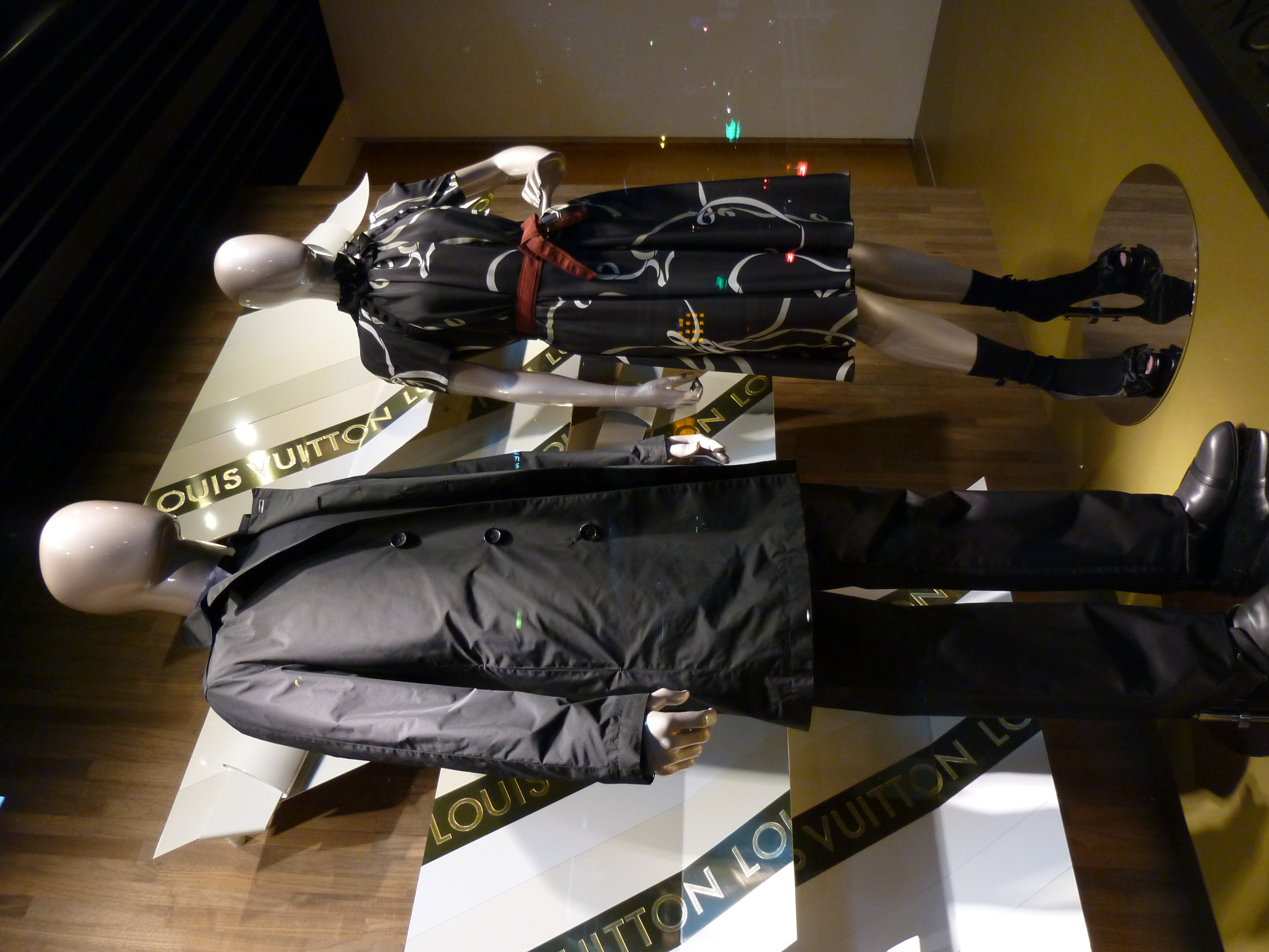 <b>DMC-ZX1 / 約5.0MB / 3,000×4,000 / 1/8秒 / F3.3 / -1EV / ISO200 / WB:オート / 4.5mm</b>