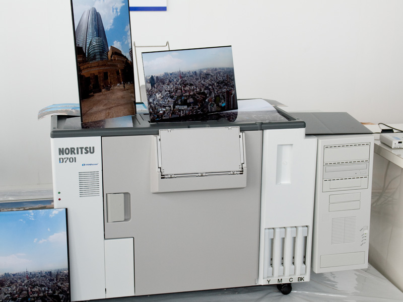 <b>ノーリツ鋼機のミニラボ「D701」</b>