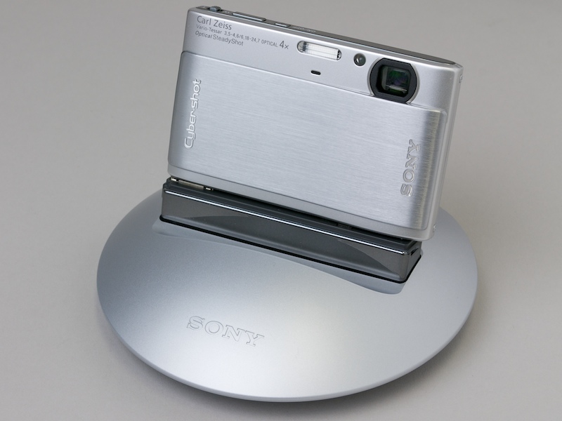 <b>サイバーショットDSC-TX1を装着したパーティショット「IPT-DS1」</b>