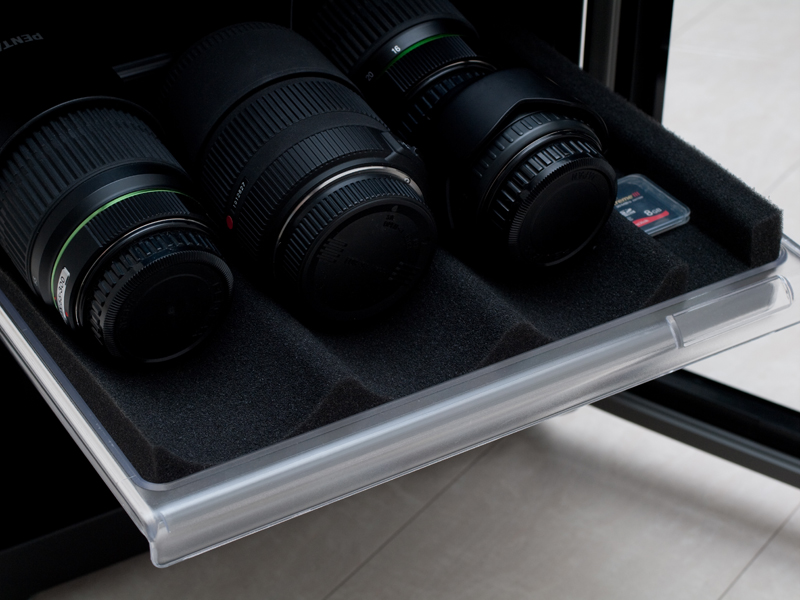 <b>波型レンズホルダーが付属する</b>