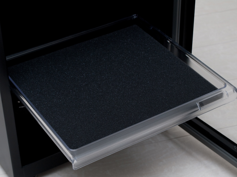 <b>スライド棚を引き出したところ</b>