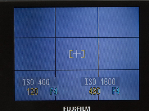 <b>高/低感度同時撮りの撮影時の画面。ISO感度は自動設定される。例えば画面が2分割されるとさらに分かりやすかった</b>