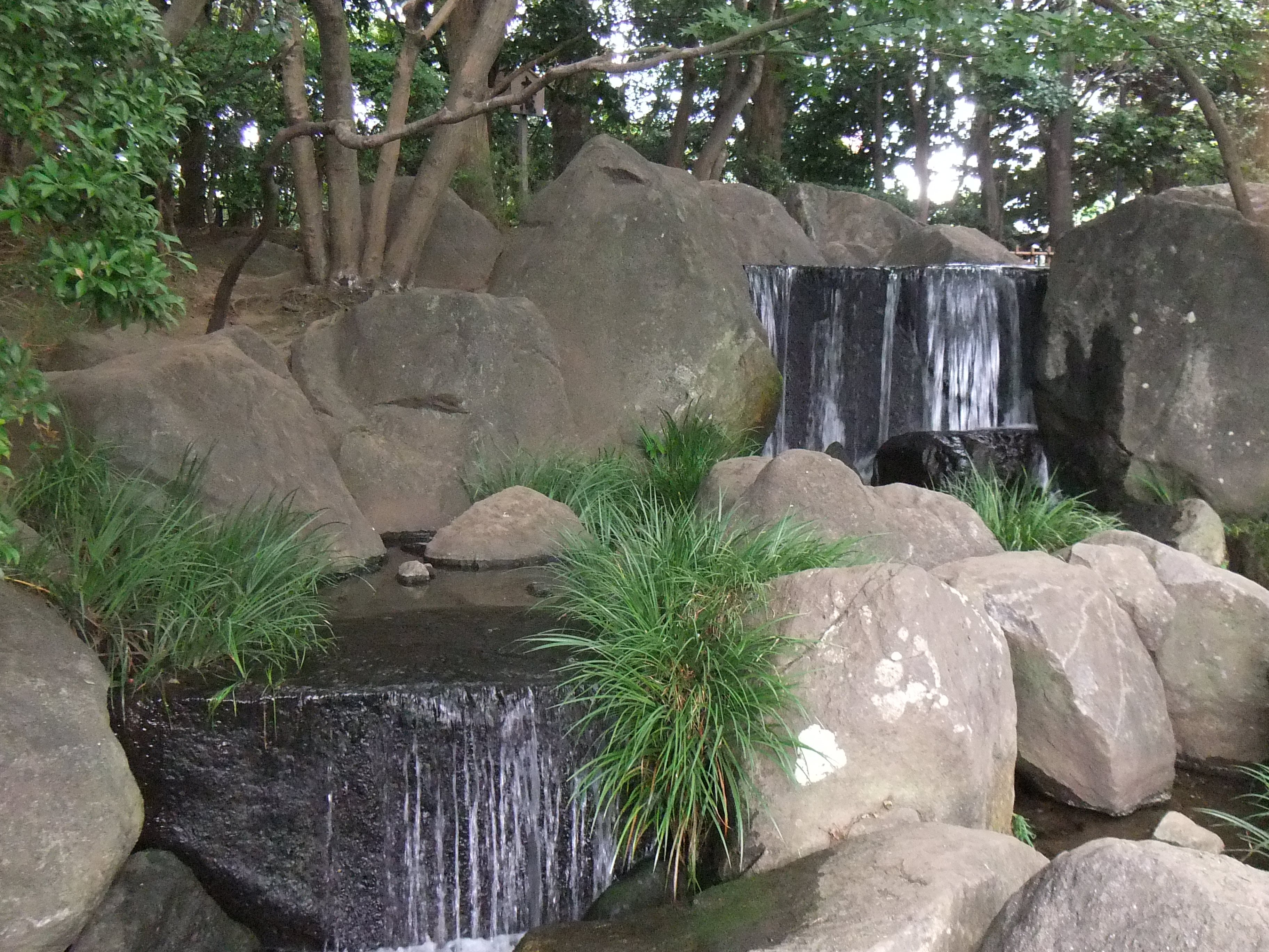 <b>テレ/ワイド同時撮り（広角端）<br>FinePix REAL 3D W1 / 約4.7MB / 3,648×2,736 / 1/42秒 / F3.7 / 0EV / ISO800 / WB:オート / 6.3mm</b>