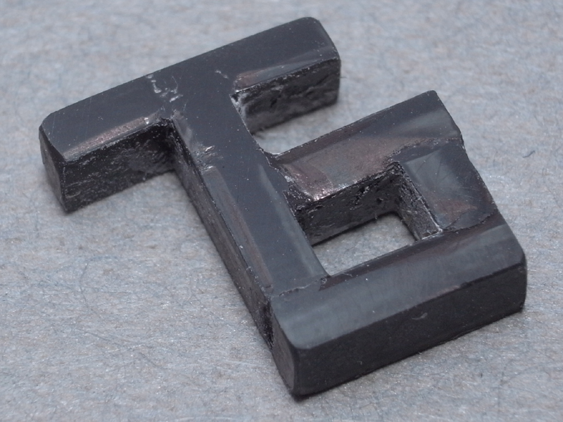 <b>A11本体で電源ONができるよう、ABS板を加工してこのようなスイッチつまみを作った</b>