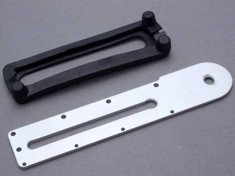 <b>まず、ブラケットのゴムを外す</b>