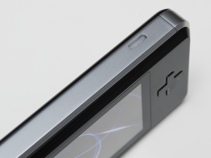 <b>底部には外部端末接続用のUSB端子を装備する予定</b>