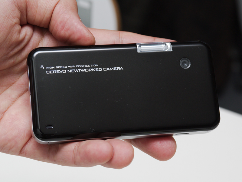 <b>大きさは一般的な携帯電話と同じくらい</b>