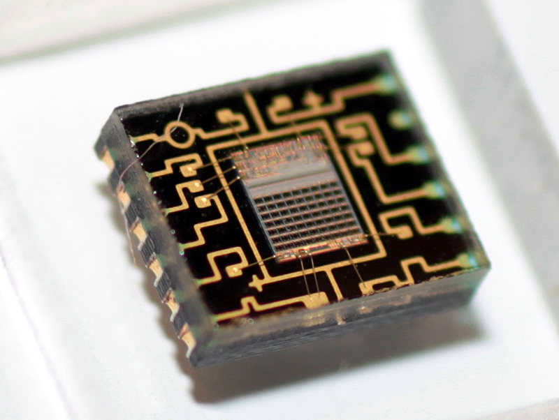 <b>63分割デュアルレイヤー測光センサーを採用。2層構造で精度を向上させた</b>