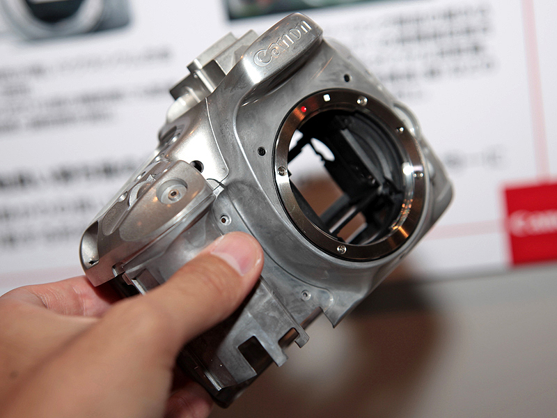 <b>ボディ外装は金属</b>