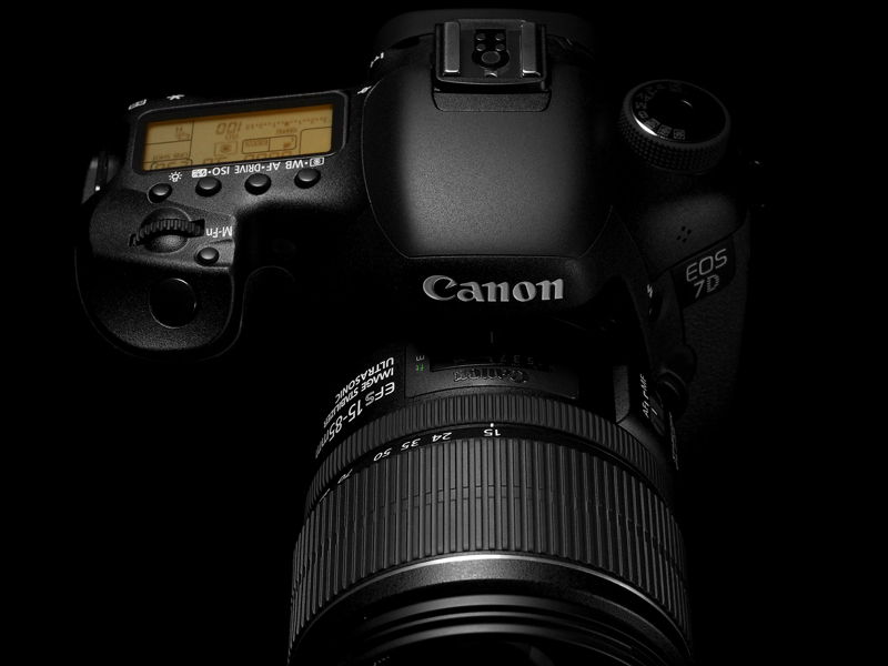 <b>EOS 7D EF-S15-85ISUレンズキットのパッケージ内容</b>