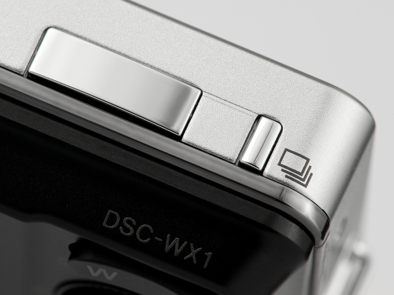 <b>上面右手側肩にある「連写/ブラケット」ボタン。個人的にはここに露出補正ボタンがあるとうれしかった</b>