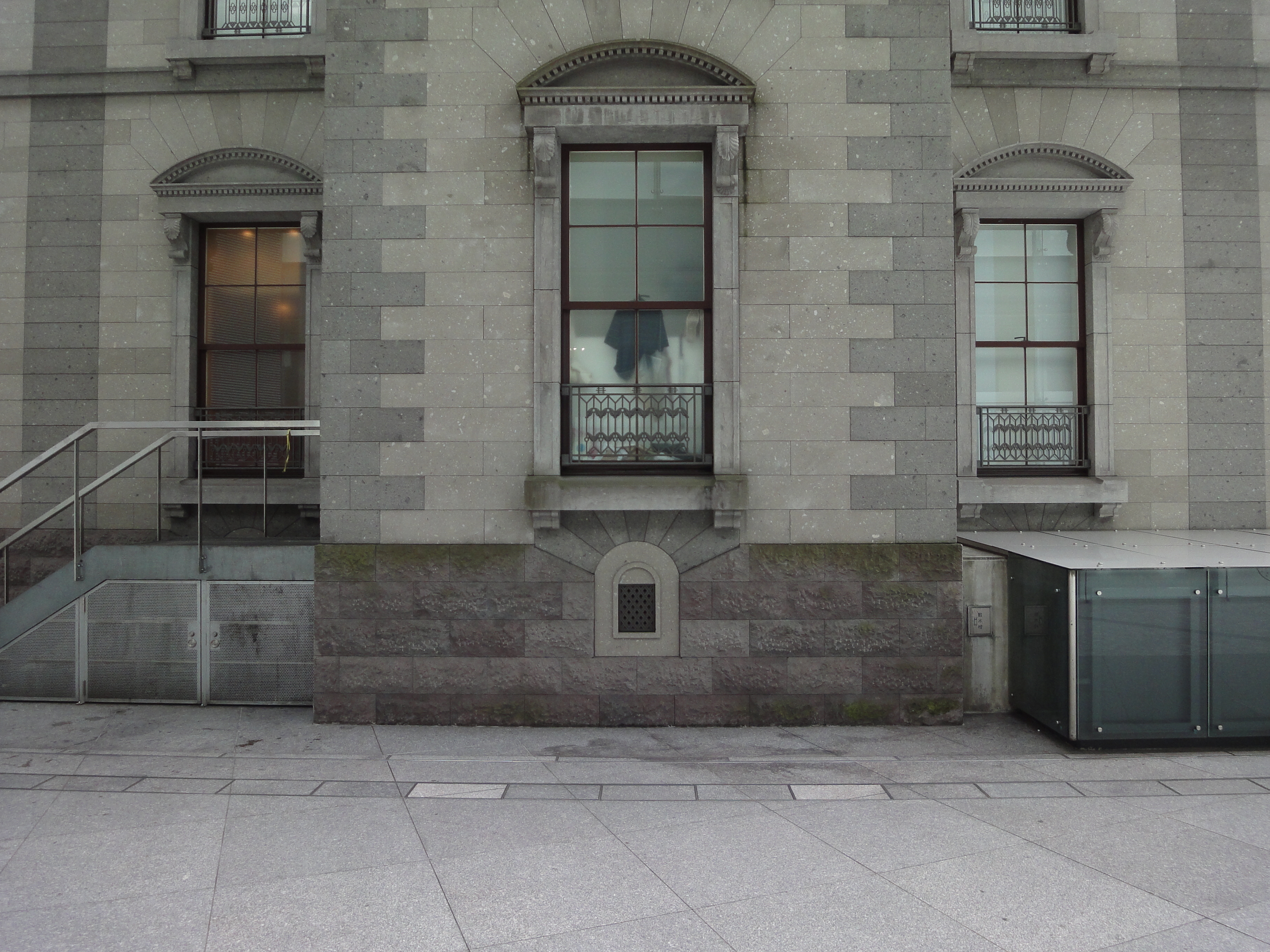 <b>広角端4.2mm（24mm相当）<br>DSC-WX1 / 3,648×2,736 / 1/200秒 / F2.4 / -0.3EV / ISO160 / WB:オート</b>