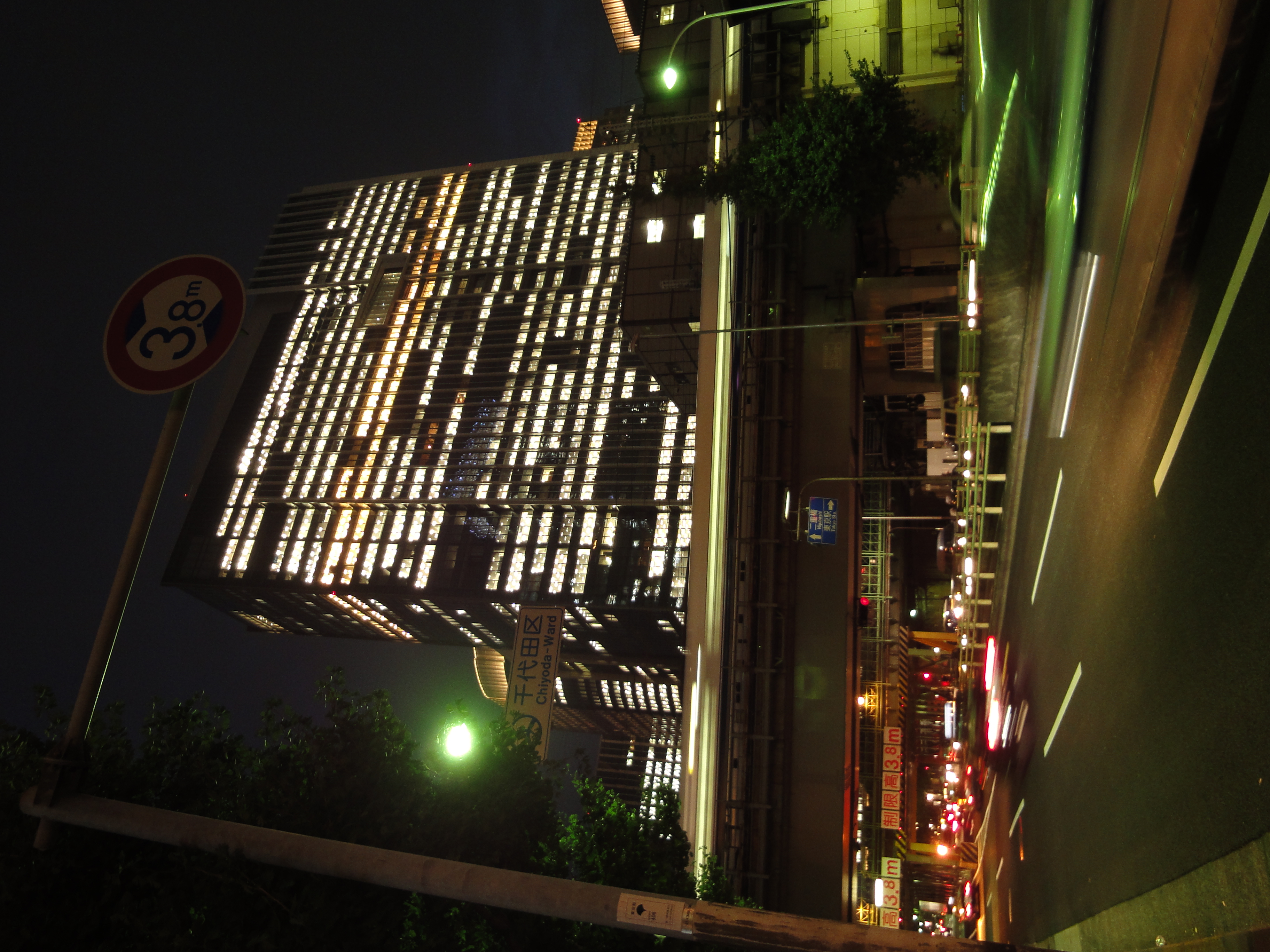 <b>ISO160<br>DSC-WX1 / 3,648×2,736 / 1/5秒 / F2.4 / +0.3EV / WB：太陽光 / 4.2mm（24mm相当）</b>