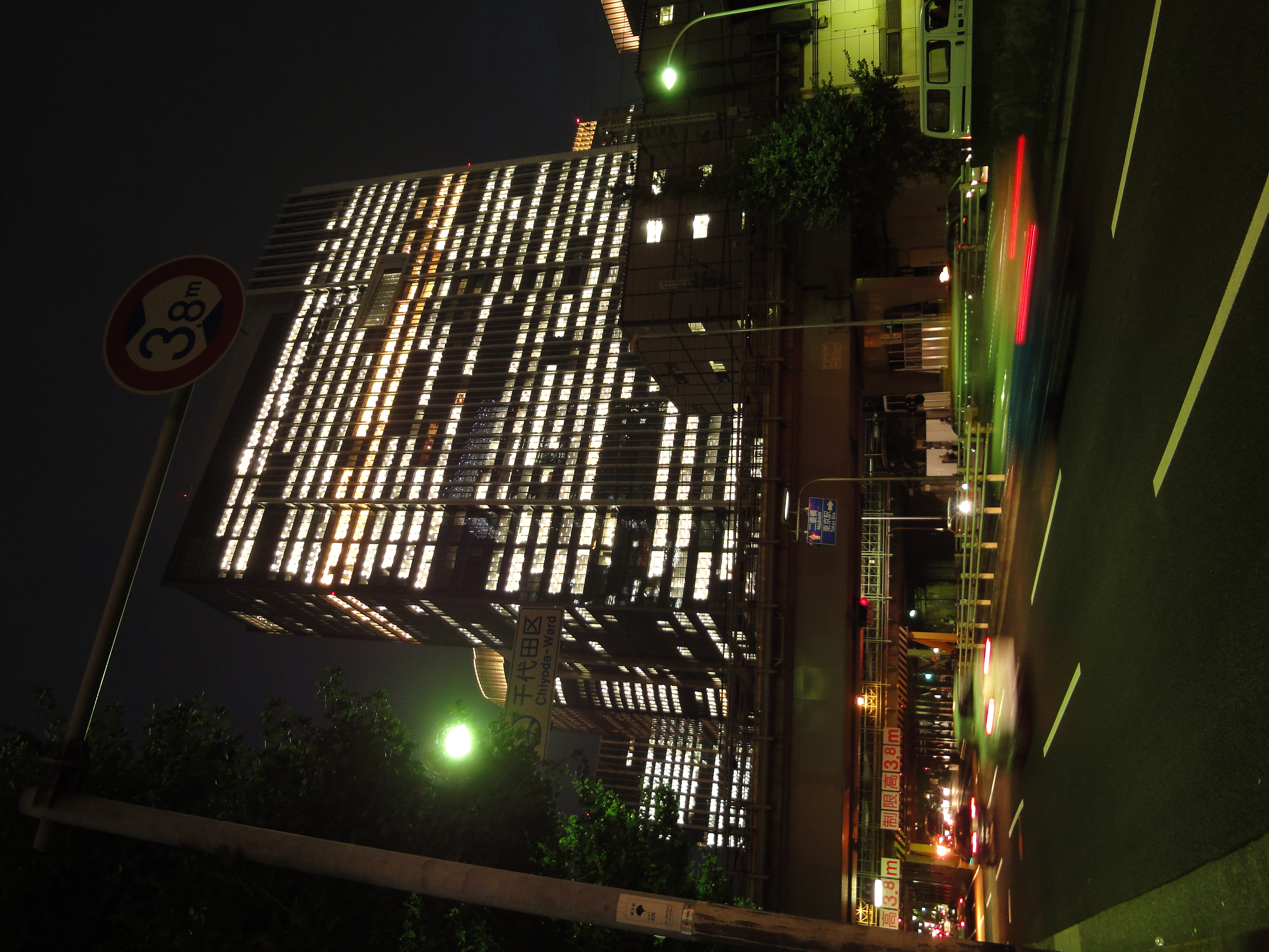 <b>ISO200<br>DSC-WX1 / 3,648×2,736 / 1/5秒 / F2.4 / +0.3EV / WB：太陽光 / 4.2mm（24mm相当）</b>