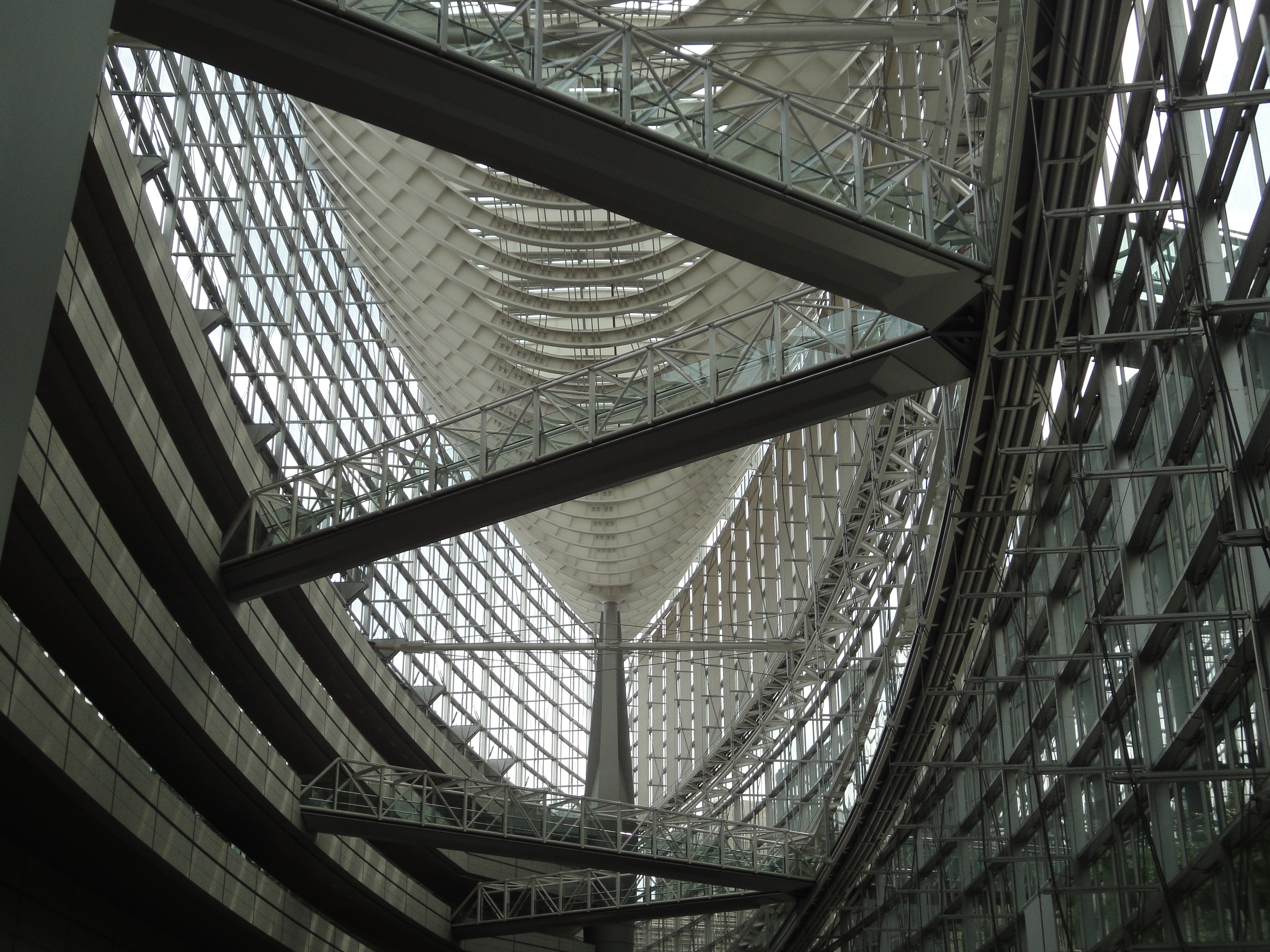 <b>ピクセル等倍で見ると、思いのほかノイズが多めに感じられる。が、A4サイズのプリントで見る分には十分に高画質と言える<br>DSC-WX1 / 3,648×2,736 / 1/100秒 / F9 / 0EV / ISO160 / WB:オート / 8mm（46mm相当）</b>