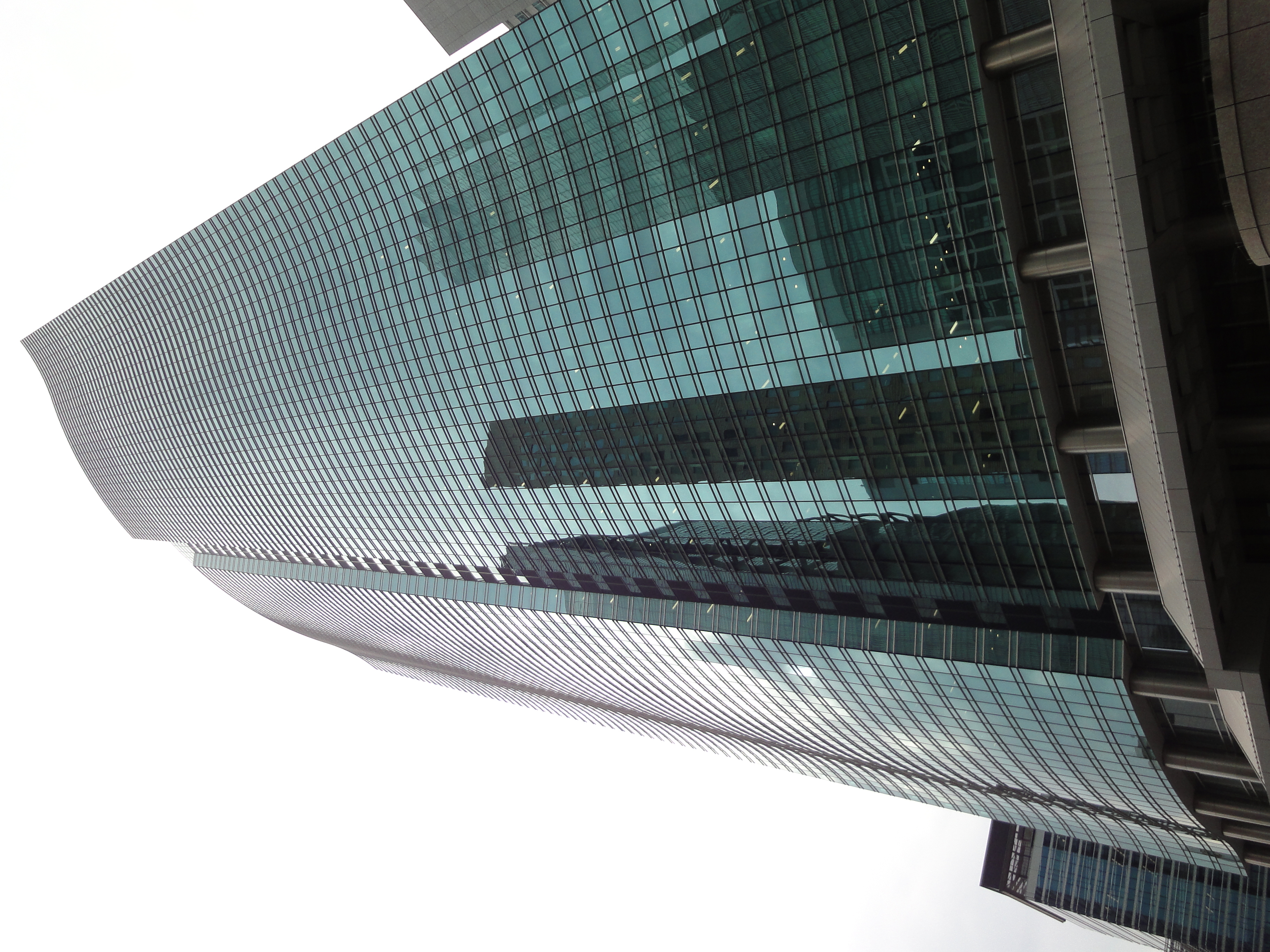 <b>シャープネスの設定が強めなのだろうか、広角端で硬質な被写体を撮ると、ちょっときつい雰囲気になってしまうこともある<br>DSC-WX1 / 3,648×2,736 / 1/160秒 / F7.1 / +0.7EV / ISO160 / WB:オート / 4.2mm（24mm相当）</b>