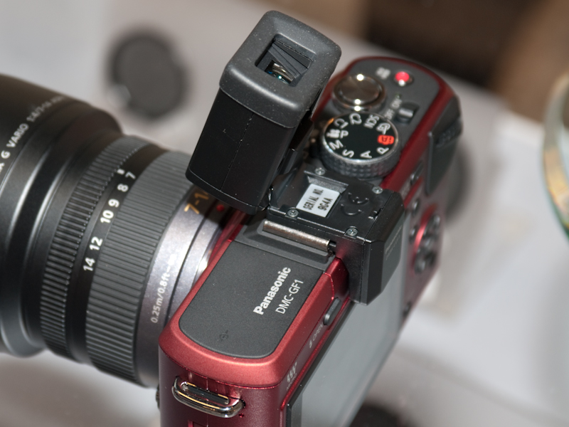 <b>上方向90度までチルト可能</b>