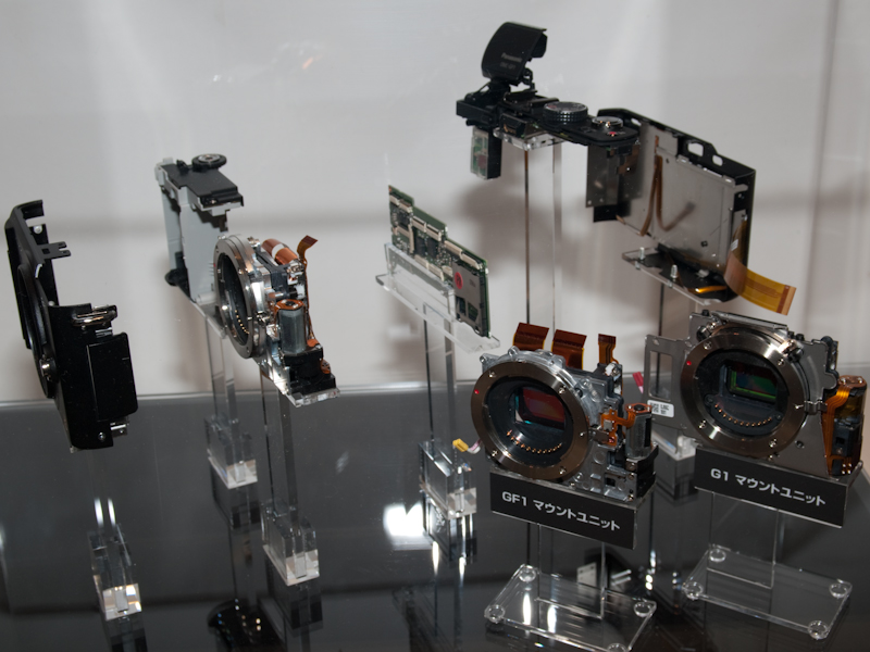 <b>分解モデルを展示</b>