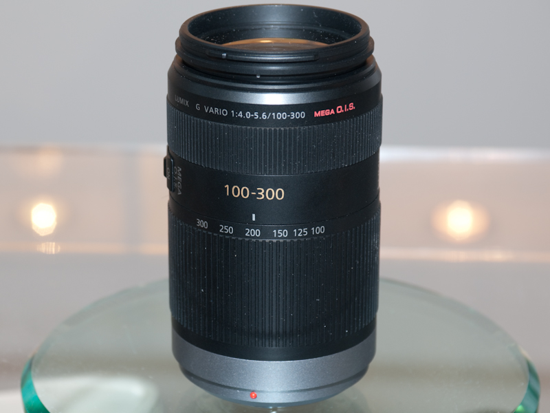 <b>100-300mm望遠ズームレンズ</b>