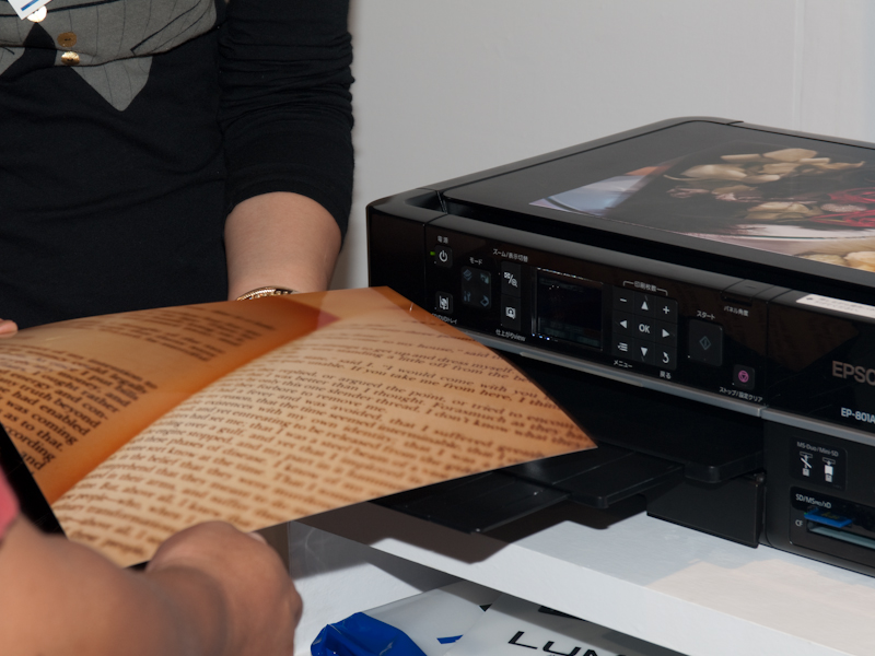 <b>プリントコーナーでは、A4サイズと2Lサイズでのプリントを試せた。プリンターはエプソンの「EP-801A」</b>