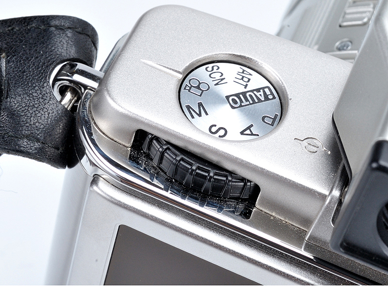 <b>モードダイヤルに動画ポジションを備える</b>