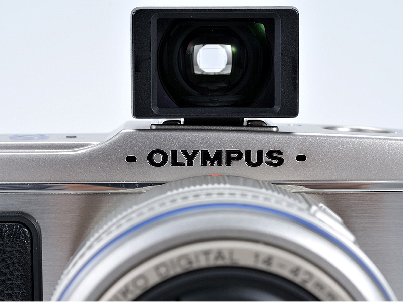 <b>“OLYMPUS”ロゴの両脇にステレオマイクを搭載</b>