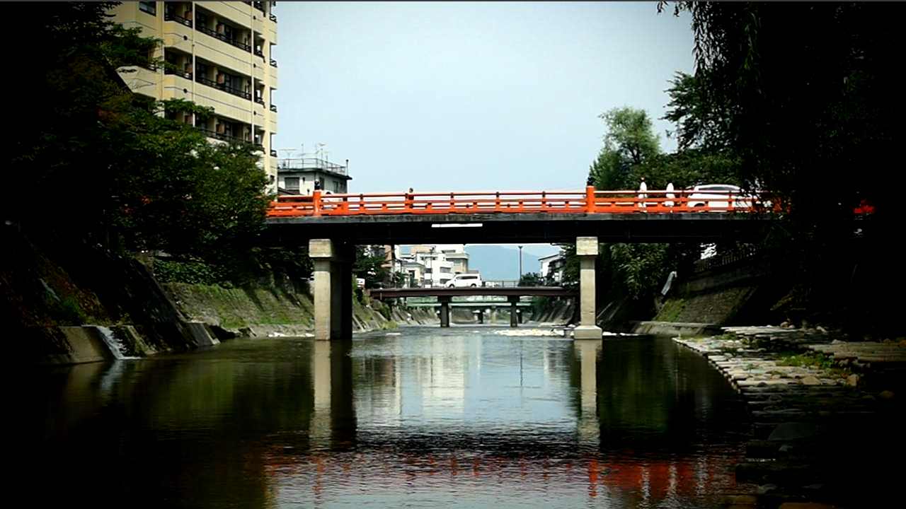 <b><a href="/video/dcw/docs/313/591/17.avi">トイフォト（M.ZUIKO DIGITAL ED 14-42mm F3.5-5.6）<br>トイフォトは2fpsとかなりカクカクしてしまう。カメラを固定してパラパラ漫画のようなイメージにしたい場合に最適。トイフォトで撮影するとノスタルジックなイメージに仕上がるので、街や空、川など撮影すると面白い</a></b>