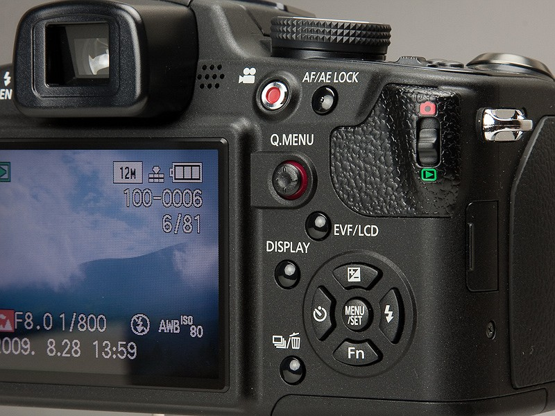 <b>動画撮影ボタンは、どんなモードでも動画を1ボタンで撮影できる</b>