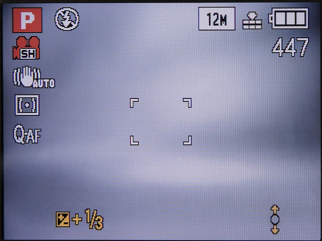 <b>露出補正画面。十字キー上の露出補正ボタンを押してもいいが、ジョイスティックを左に倒すと露出補正がアクティブになる</b>