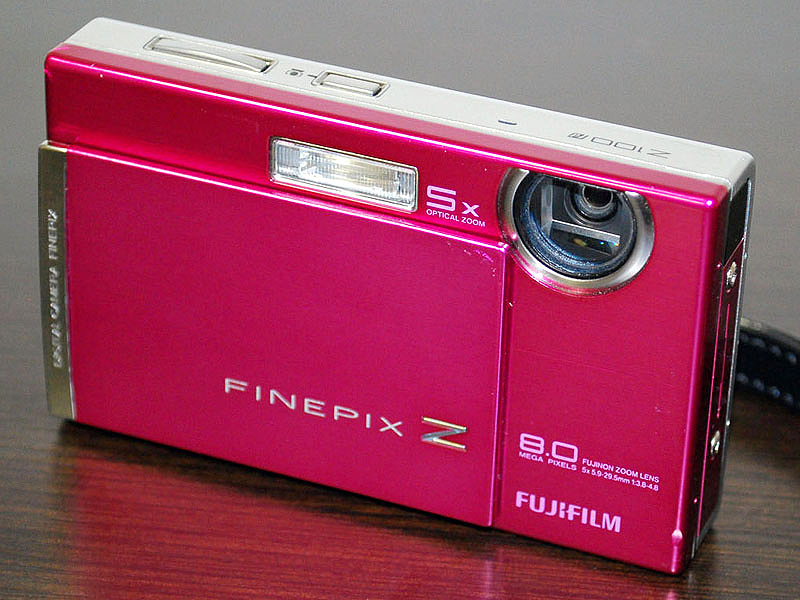 <STRONG>こちらは、さくら氏が使用している同FinePix Z200</STRONG>