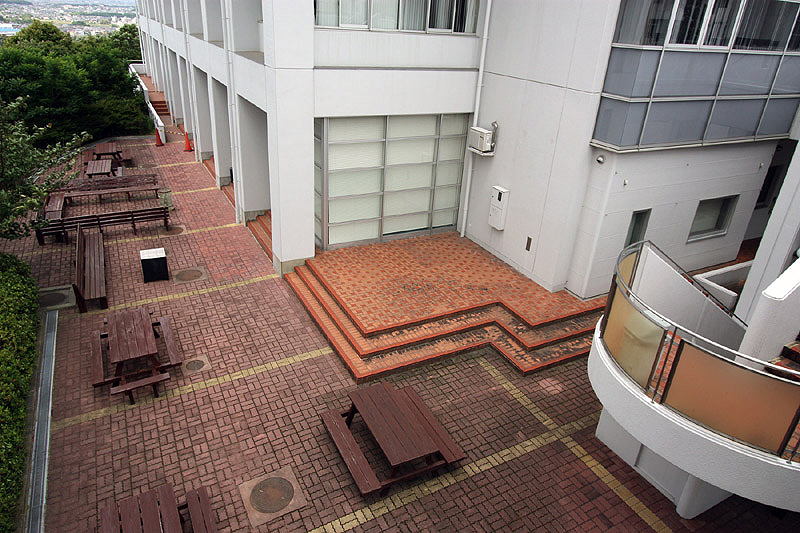 <STRONG>舞台となる女子校のモデルとなったのは、実在の大学だ。「ちょっとおしゃれな高校というイメージです」（杜氏、ロケハン写真から）</STRONG>