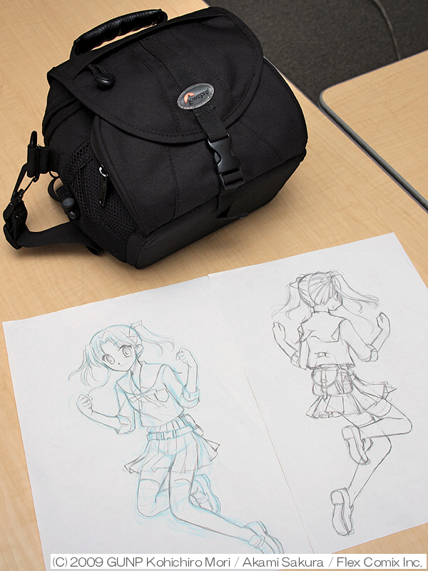 <STRONG>瀬名ユカリが使用しているのは、ロープロ製のウエストバッグだ（下は設定資料）。写真の現物は、さくら氏が普段使っている</STRONG>